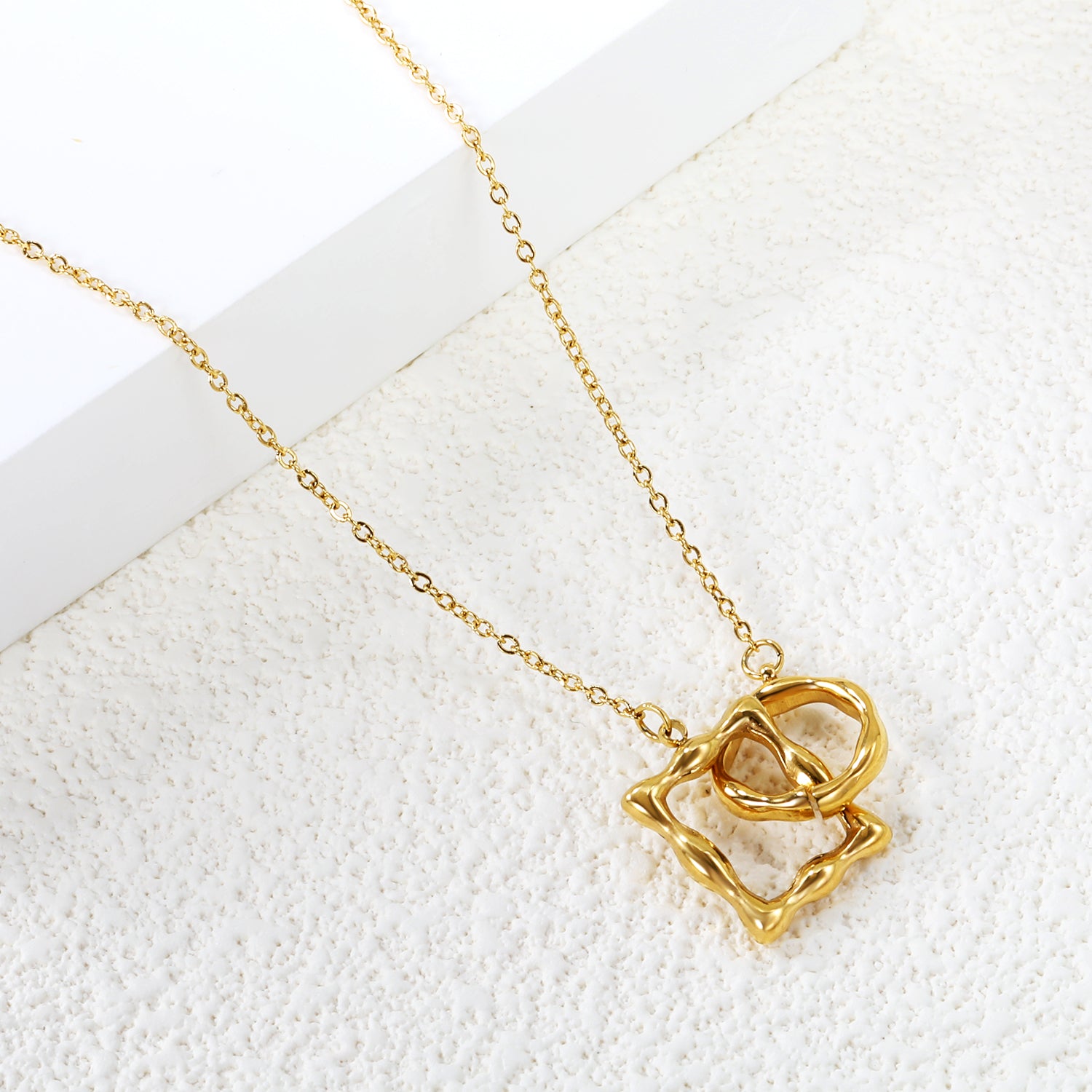 Irregular-Square-Clasp-Pendant-Necklace