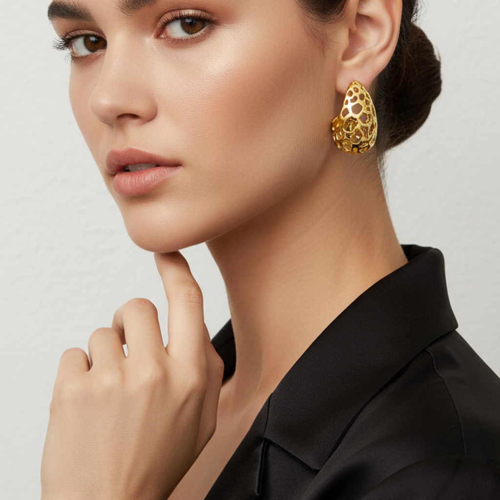 Clous d'oreilles en forme de larme artisanaux