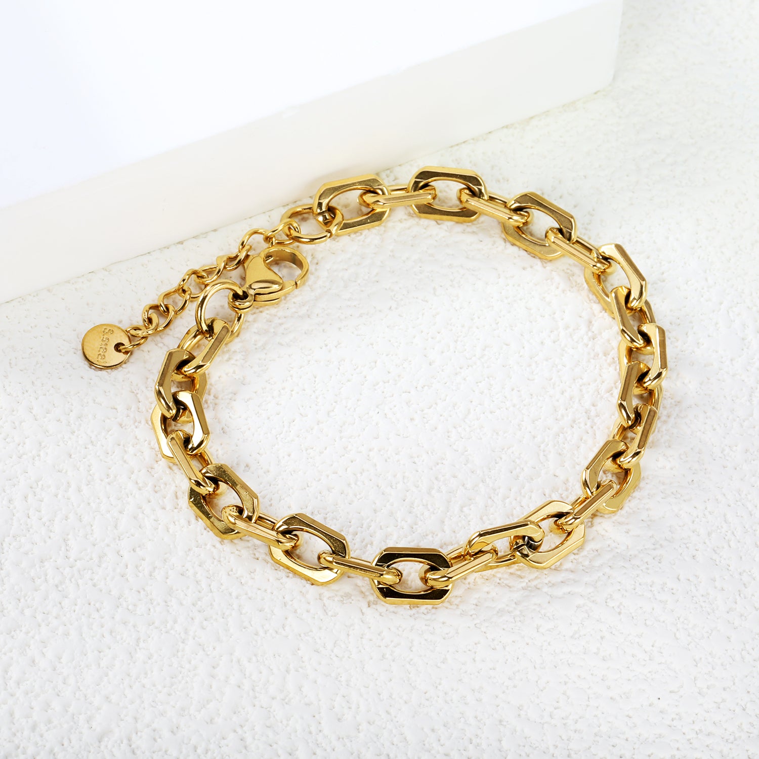 Radiant-Round-Tail-Clasp-Bracelet
