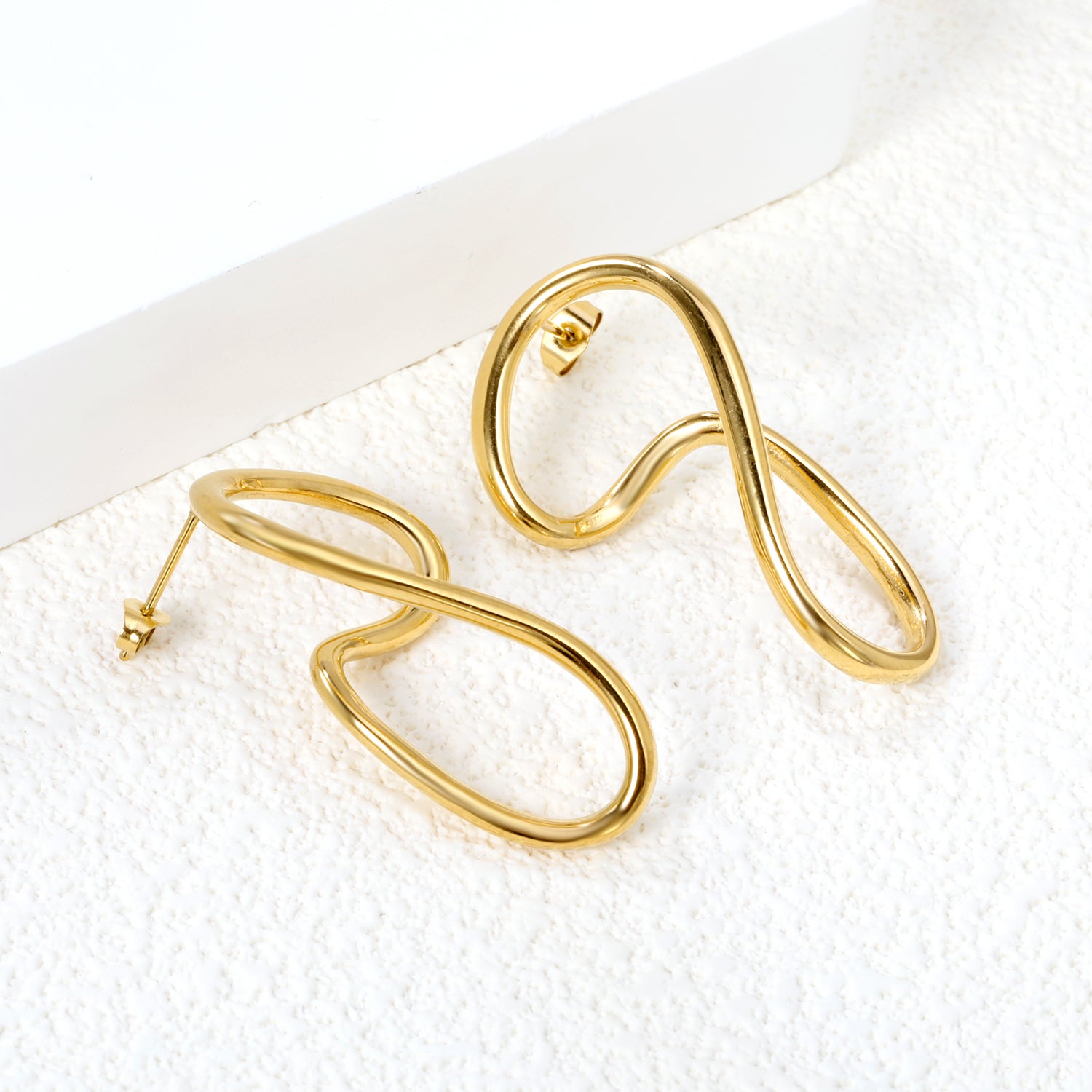Chic-Curved-Hoop-Earrings