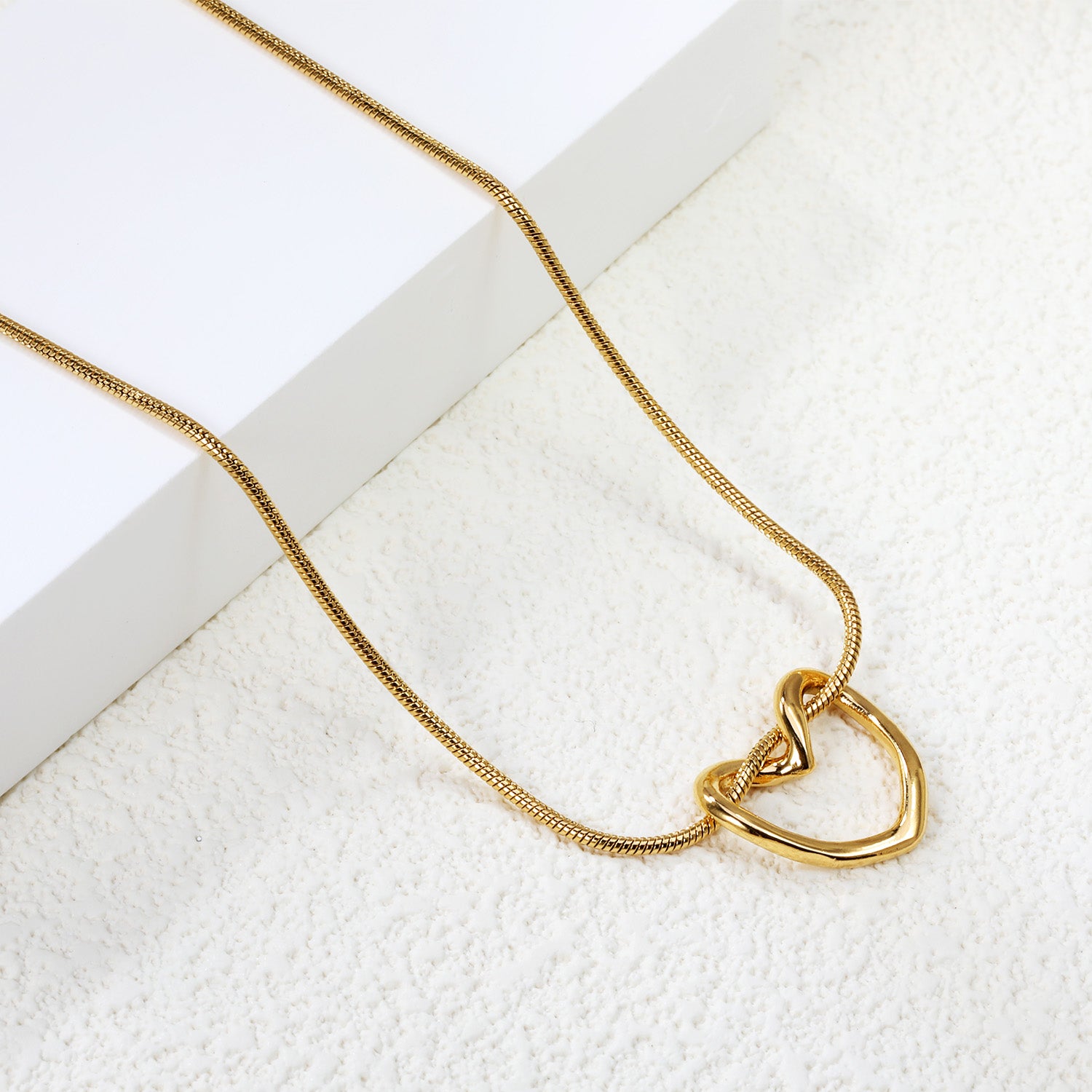 Heartfelt-Hollow-Pendant-Necklace