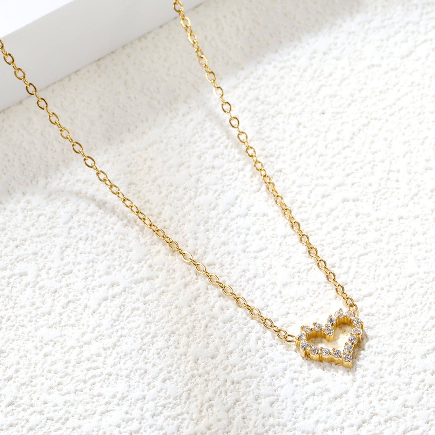 Diamond-Edge-Heart-Pendant-Necklace