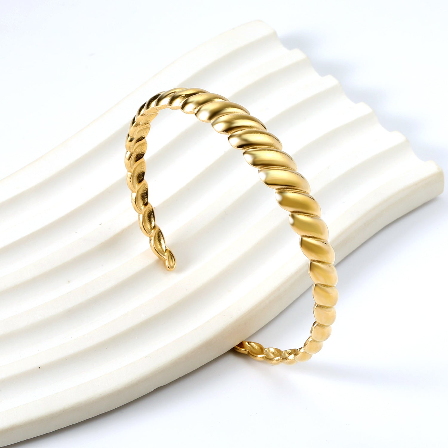 Twist-Shine-Bracelet