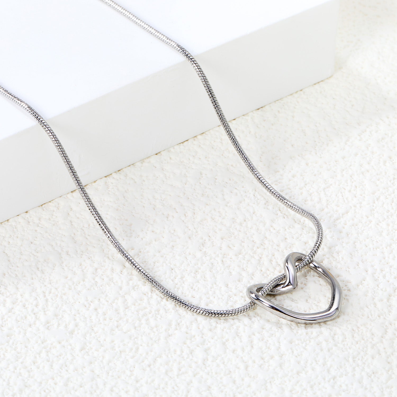 Heartfelt-Hollow-Pendant-Necklace