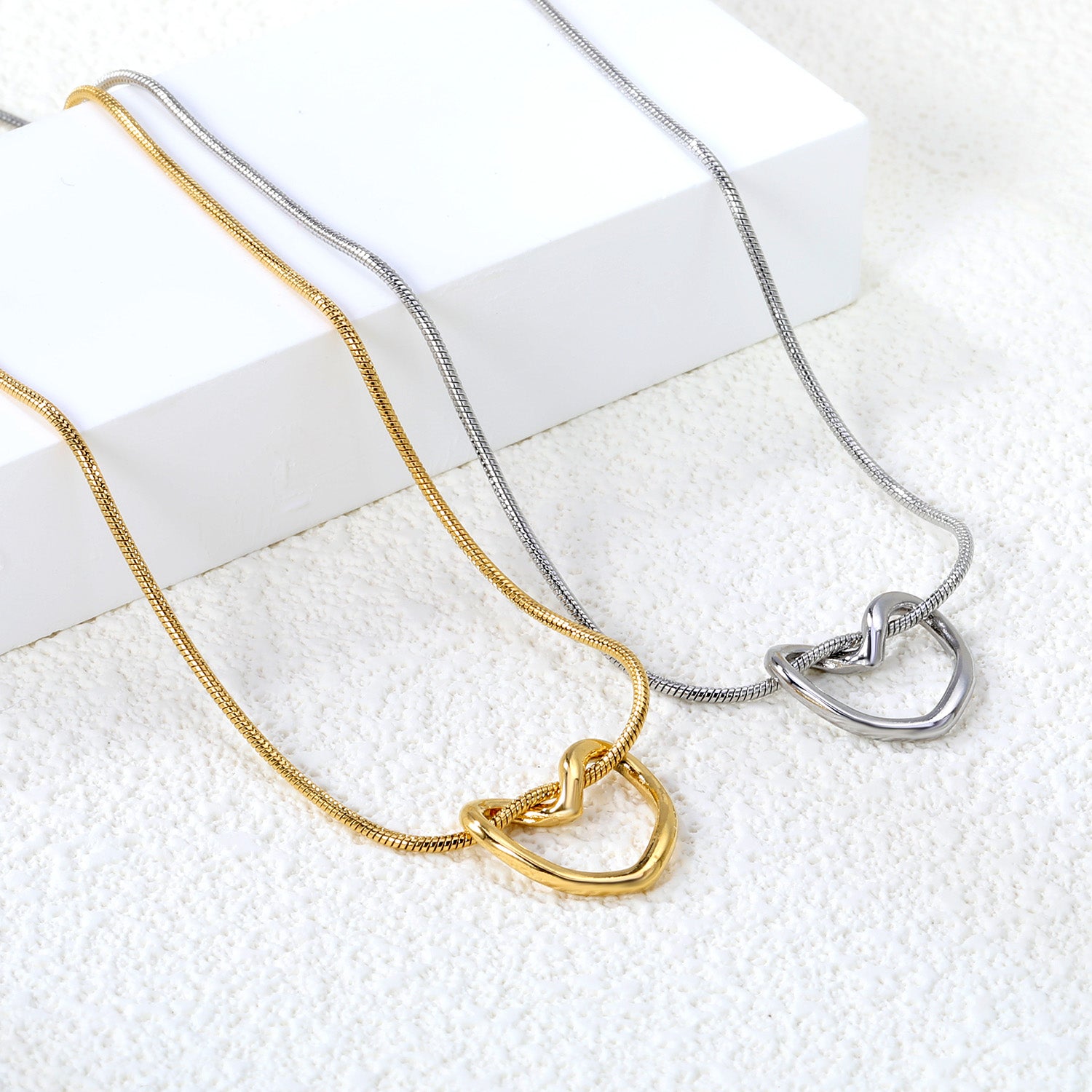 Heartfelt-Hollow-Pendant-Necklace