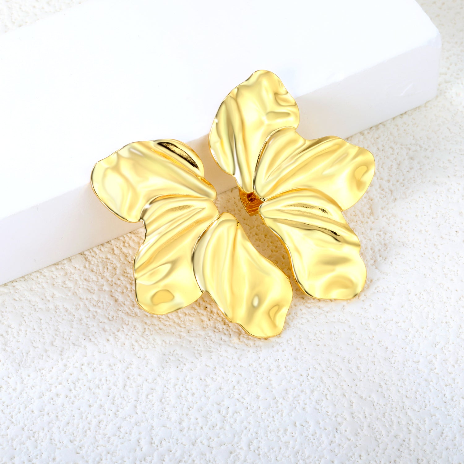 Tri-Blade-Radiance-Studs