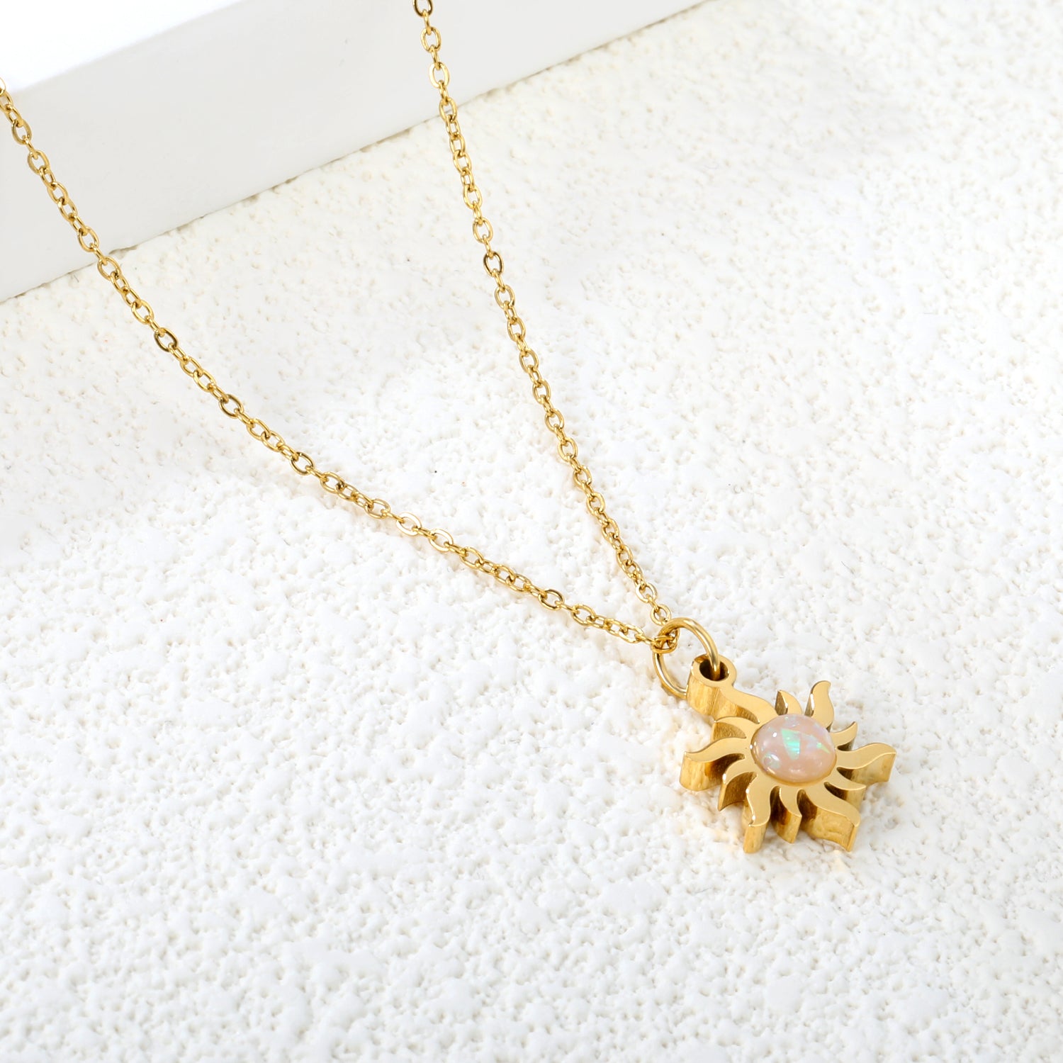 Radiant-Sunstone-Necklace